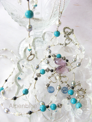 ターコイズや水晶のアクセサリー