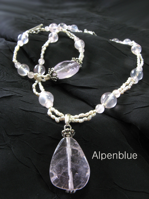 クンツァイトのネックレス