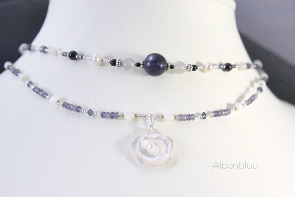 アイオライトとムーンストーンネックレス