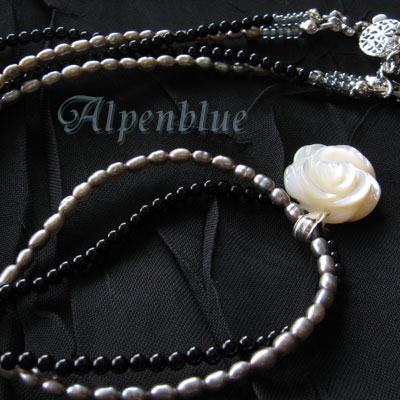 使用天然石:シェル、淡水パール、オニキス